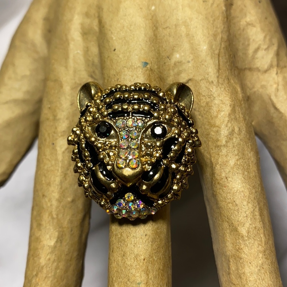 Beautiful Black Crystal and AB crystal Bling Stretch Tiger Ring size 7+